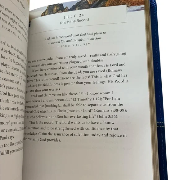 Devotional Book “Living in His Light” by David Jeremiah - Picture 7 of 8